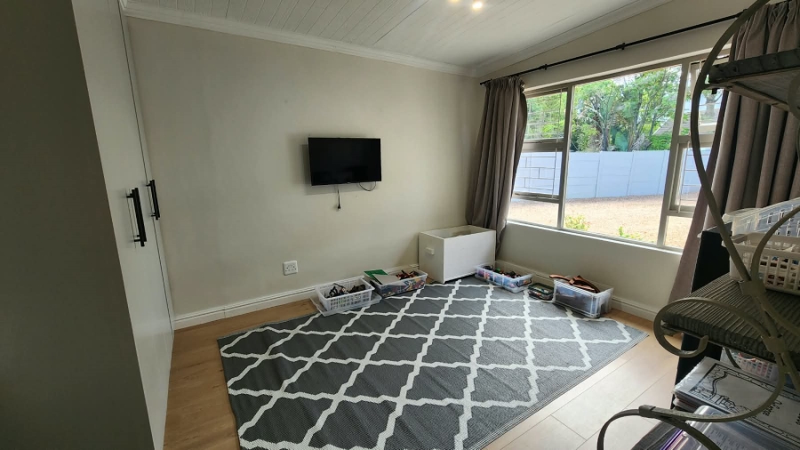4 Bedroom Property for Sale in Loerie Park Western Cape